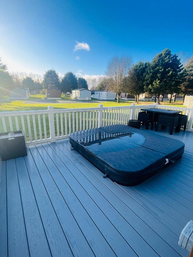 Bushmills Lodge With Hot Tub Thornton (East Yorkshire) Exterior foto